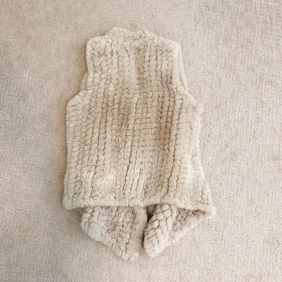 Buttery Soft Faux Fur Vest - Picture 5 of 5